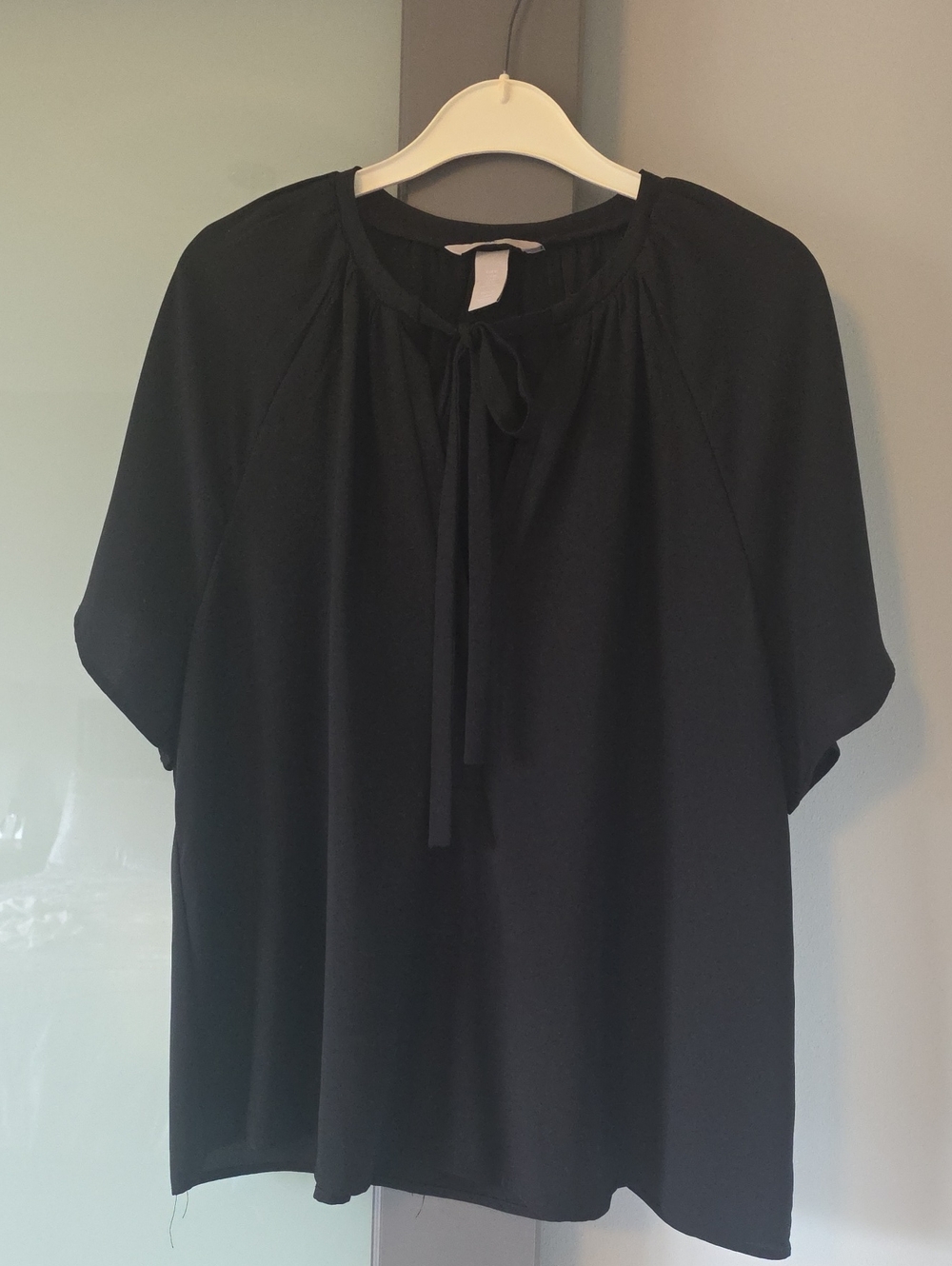 H&M Size M Short Sleeve Blouse